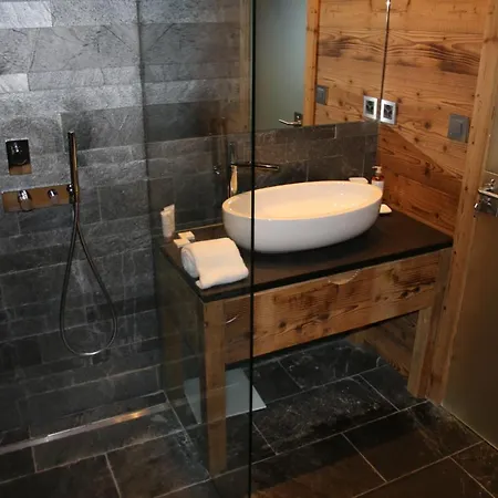Skyfall Charming & Luxury Chalet 6 Pers By Alpvision Residences בקתה *