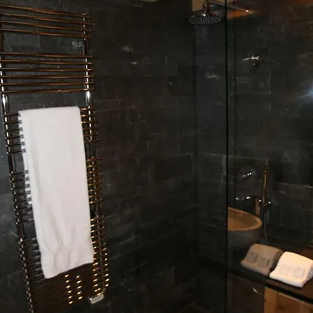 Skyfall Charming & Luxury Chalet 6 Pers By Alpvision Residences בקתה